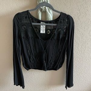Black crop long sleeve